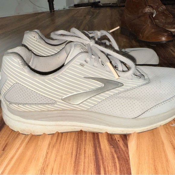 Brooks Gray Athletic Shoes with Supportive Midsole and Breathable Mesh - Picture 3 of 4